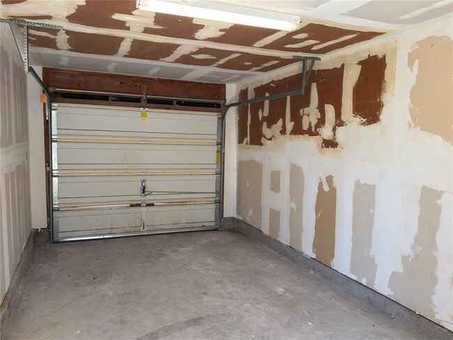 Building Photo - 1614 W Braker Ln