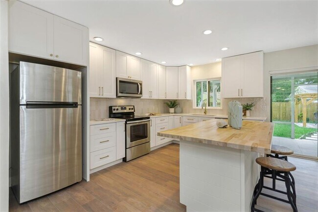 Building Photo - 245 Grove Cir N