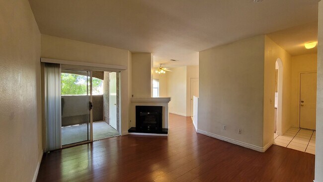 Building Photo - 5525 W Flamingo Rd