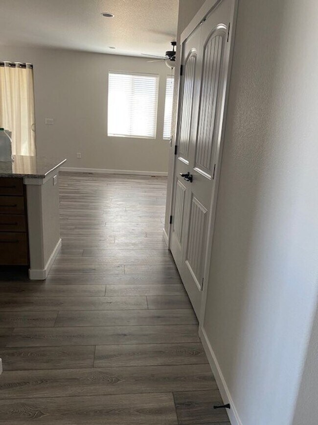 Building Photo - STUNNING 4 BED/4 BATH PATIO HOME IN FLYING HORSE!