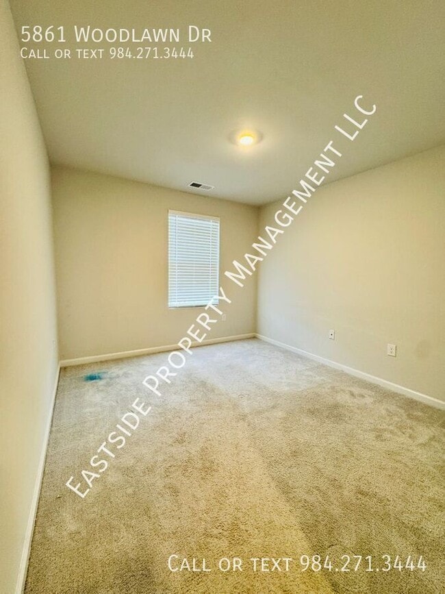 Building Photo - 5861 Woodlawn Dr