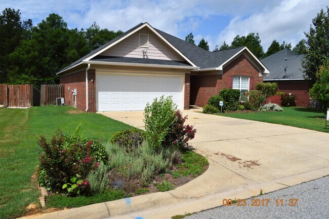 Building Photo - 8 Lincolnshire Ln