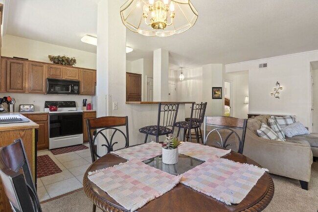 Building Photo - Fully Furnished Condo in Stratmoor Hills - Utilities Provided!