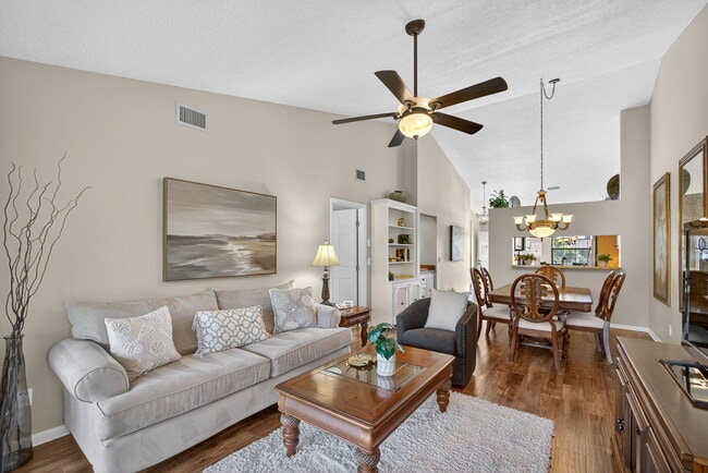 Building Photo - 202 Pinecrest Cir