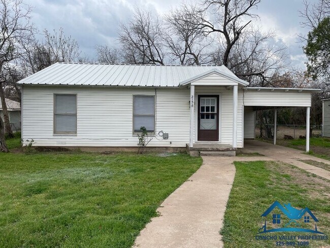 Primary Photo - 215 Paint Rock Rd