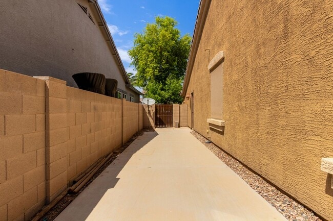 Building Photo - 3 Bedroom with Den in Chandler