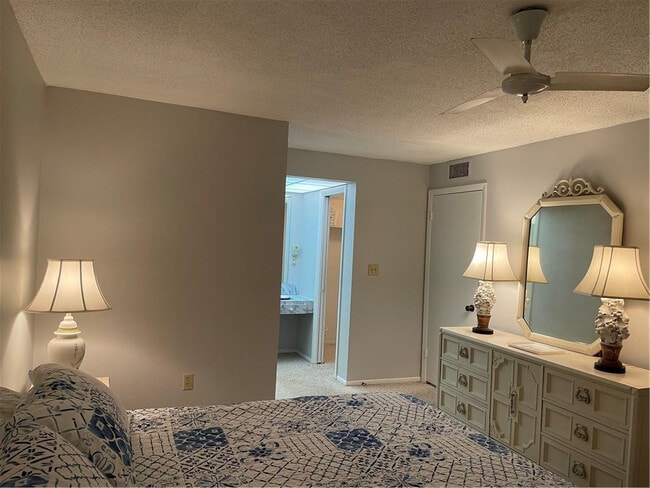 Building Photo - 4629 Poinciana St