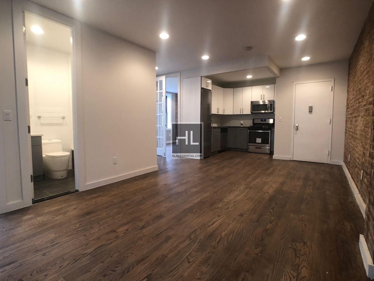 Building Photo - RIVERSIDE DRIVE / Spacious Riverside Drive...