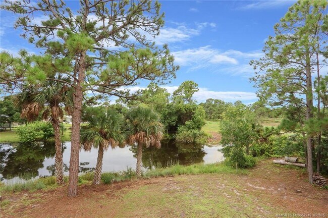 Building Photo - 64 NE Acacia Trail