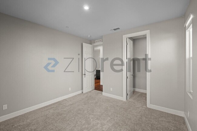 Building Photo - 1465 Blossom Way