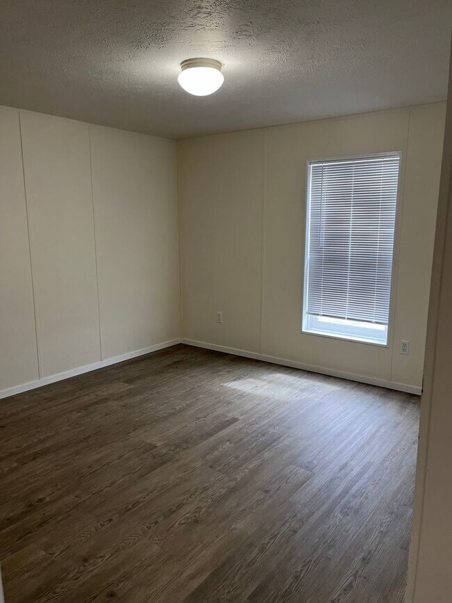 Building Photo - Cute 2 bedroom/1 bath singlewide mobile ho...