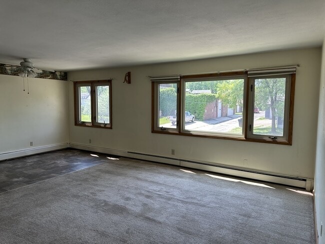 Building Photo - 1101 7th Ave W