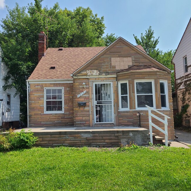 Building Photo - 3 bedroom 1 bath house for lease.  Section...