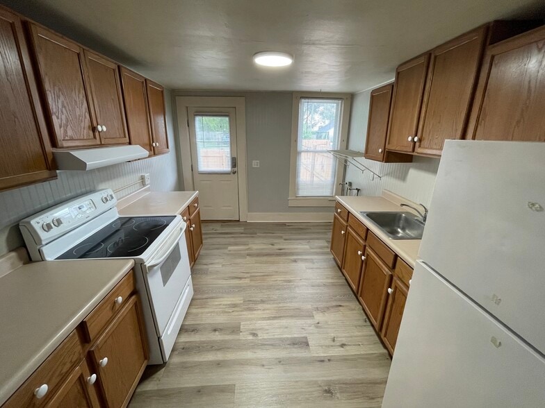 Kitchen - 631 S 16th St