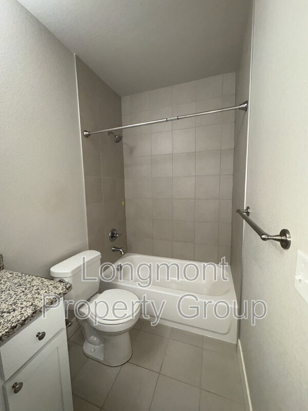 Building Photo - 1303 S Oak Ct.