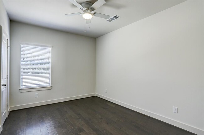 Building Photo - 9434 Kerrwood Ln