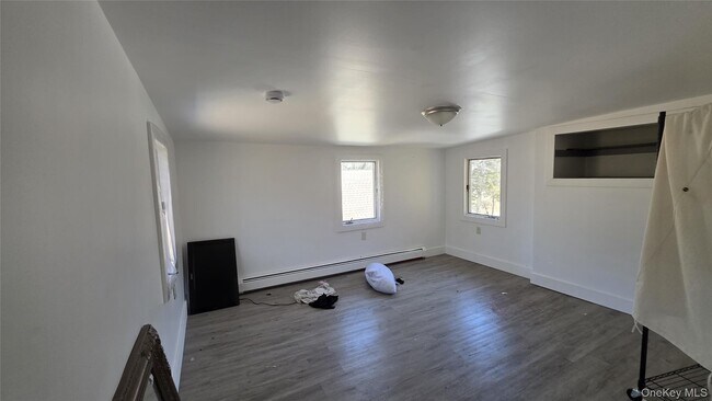 Building Photo - 208 Glenmere Rd