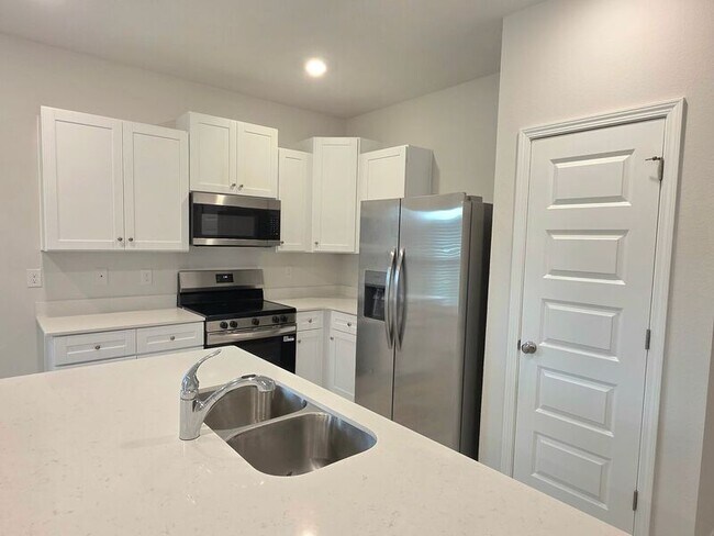 Building Photo - 4006 Pendragon Cir