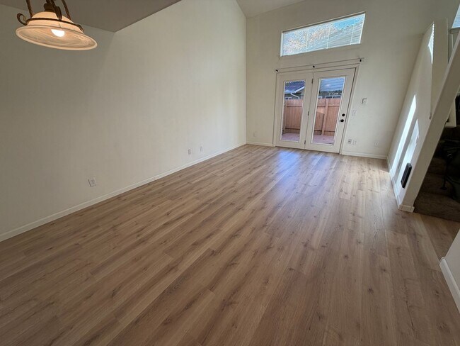 Building Photo - (WES) Spacious 2-Bed, 2-Bath Condo with Lo...