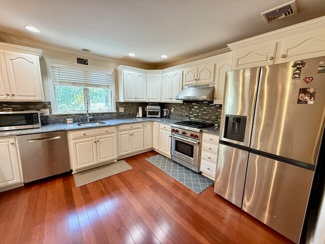 Building Photo - 218 Rangeway Rd