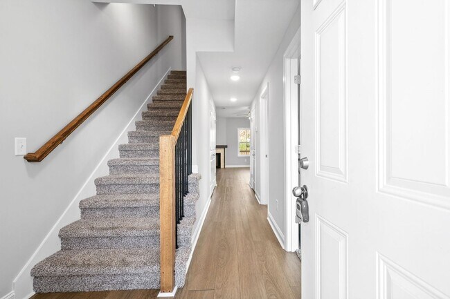 Building Photo - 5 Bedroom Home For Rent in St. Bethlehem A...
