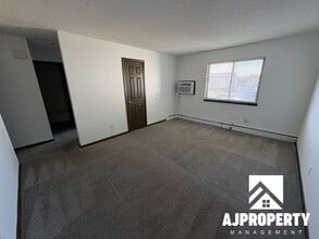 Building Photo - 114 W 43rd St
