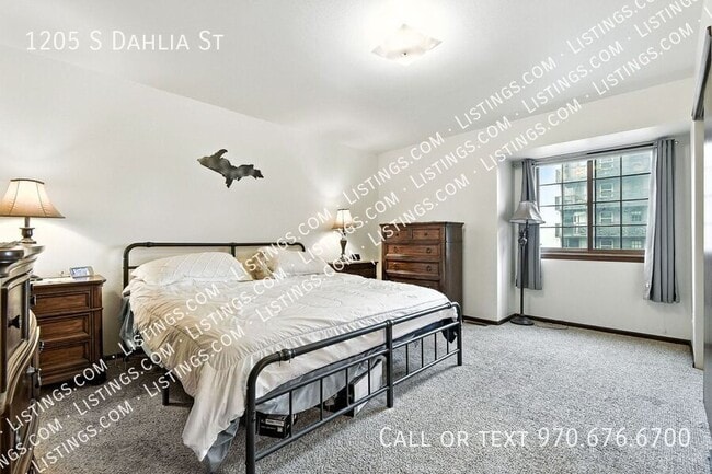 Building Photo - 1205 S Dahlia St