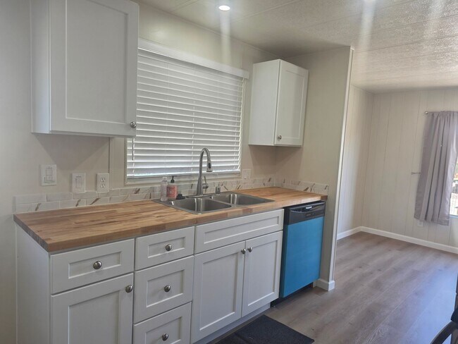 Building Photo - Fully Remodeled 2 bed/2 bath on 2 lots and Huge detached Garage!