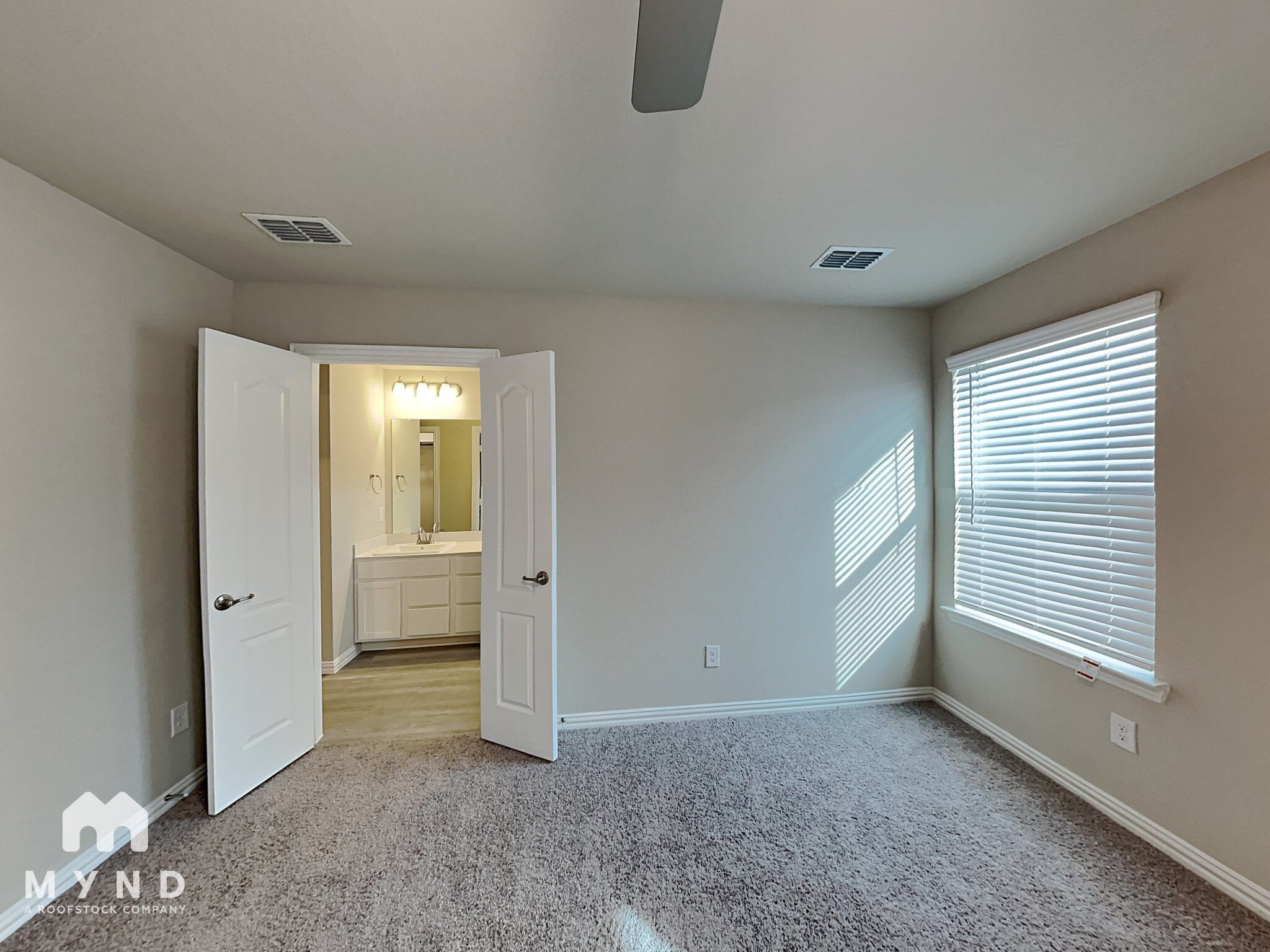 Building Photo - 1272 Alamo Dr