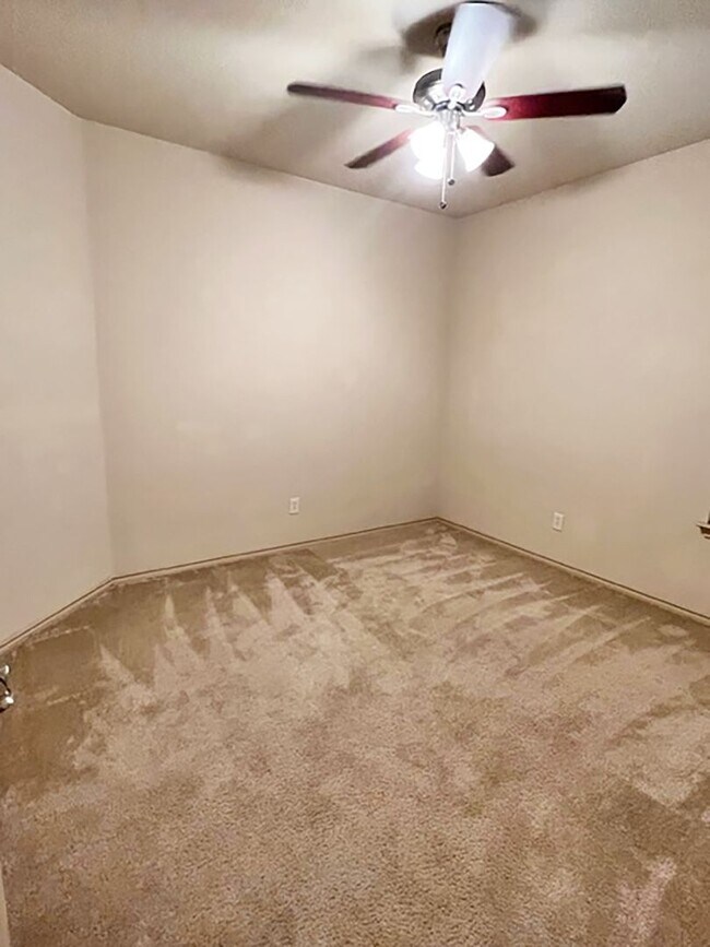 Building Photo - Great 3 Bdrm 2 Bath Home w Study in Argyle Tx
