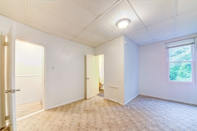 Building Photo - 2400 Mission St