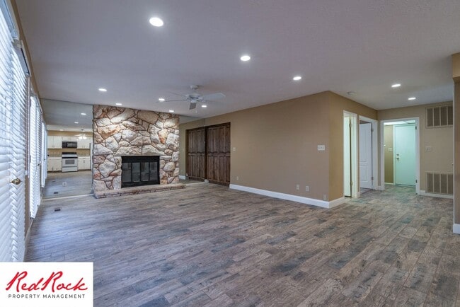 Building Photo - Spacious 5 Bedroom Home in A Quiet Communi...