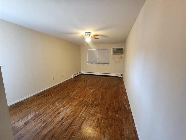 Building Photo - 5 Darian Ct