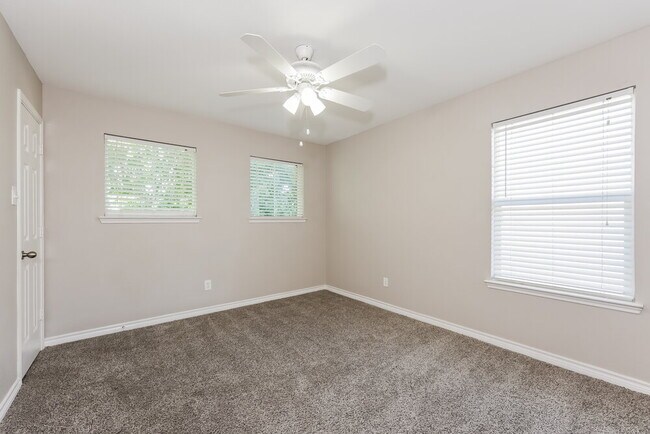 Building Photo - 1217 Maplewood Dr