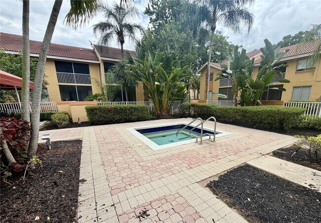 Building Photo - 1012 Coral Club Dr