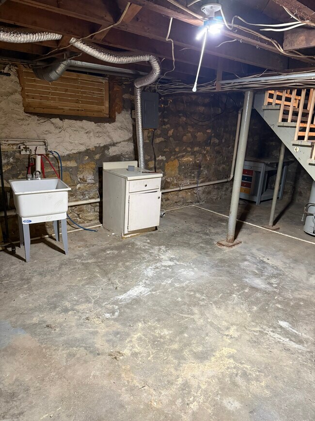 Building Photo - 1201 SW Garfield Ave