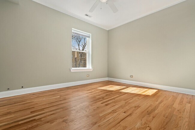 Building Photo - 6305 N Richmond St