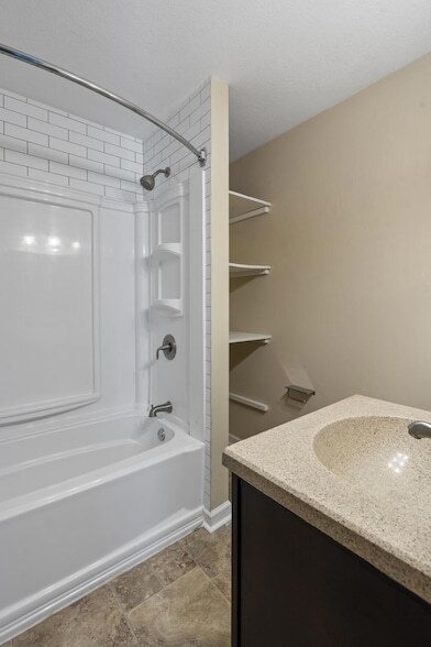Building Photo - 6627 Hilton Dr