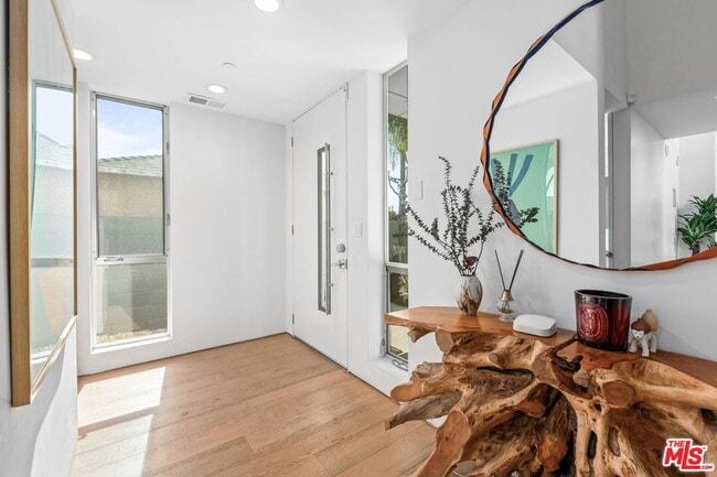 Building Photo - 2736 Armacost Ave