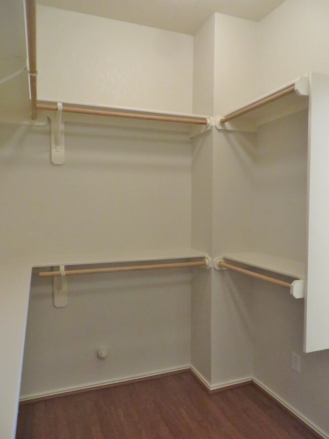 Building Photo - 4 Bedroom 2 Bathroom Churchill Farms Georg...