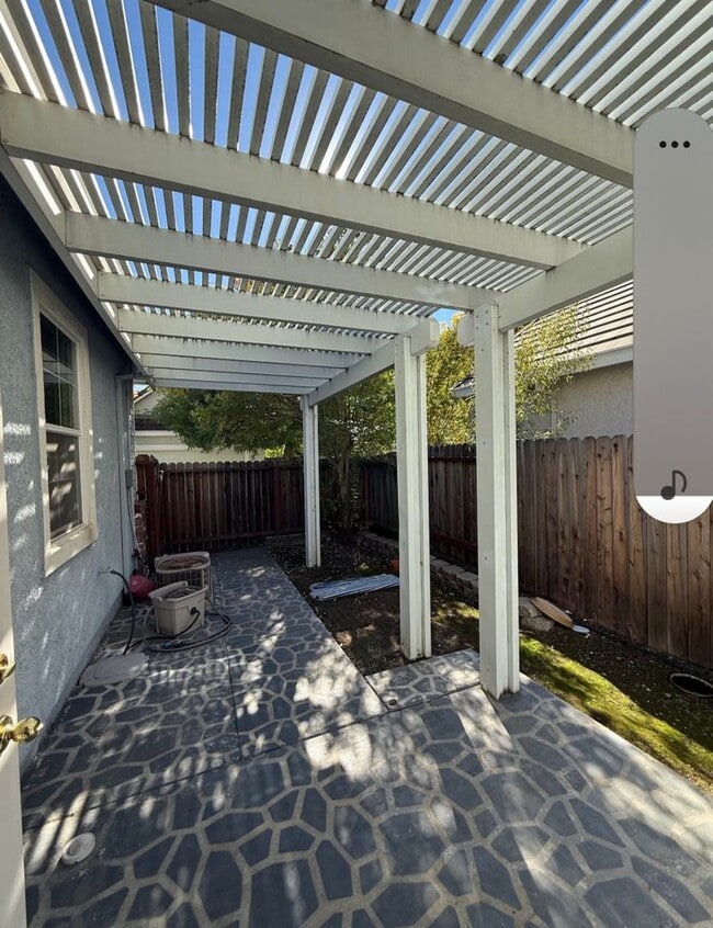 Building Photo - Adorable 3 bedroom 2 bath home