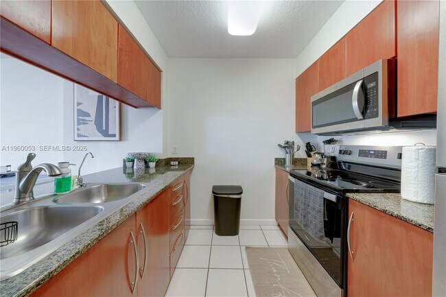 Building Photo - 1200 Brickell Bay Dr