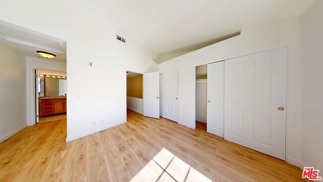 Building Photo - 18347 Saticoy St
