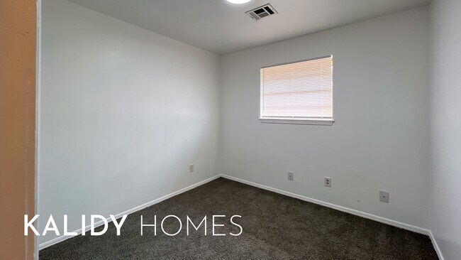 Building Photo - 2825 SW 76th St
