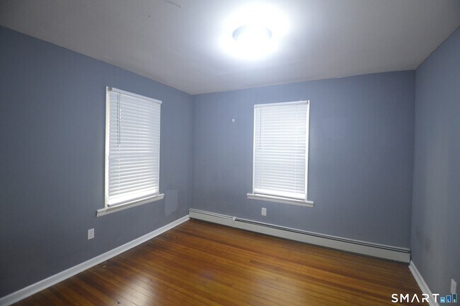 Building Photo - 807 Brewster St