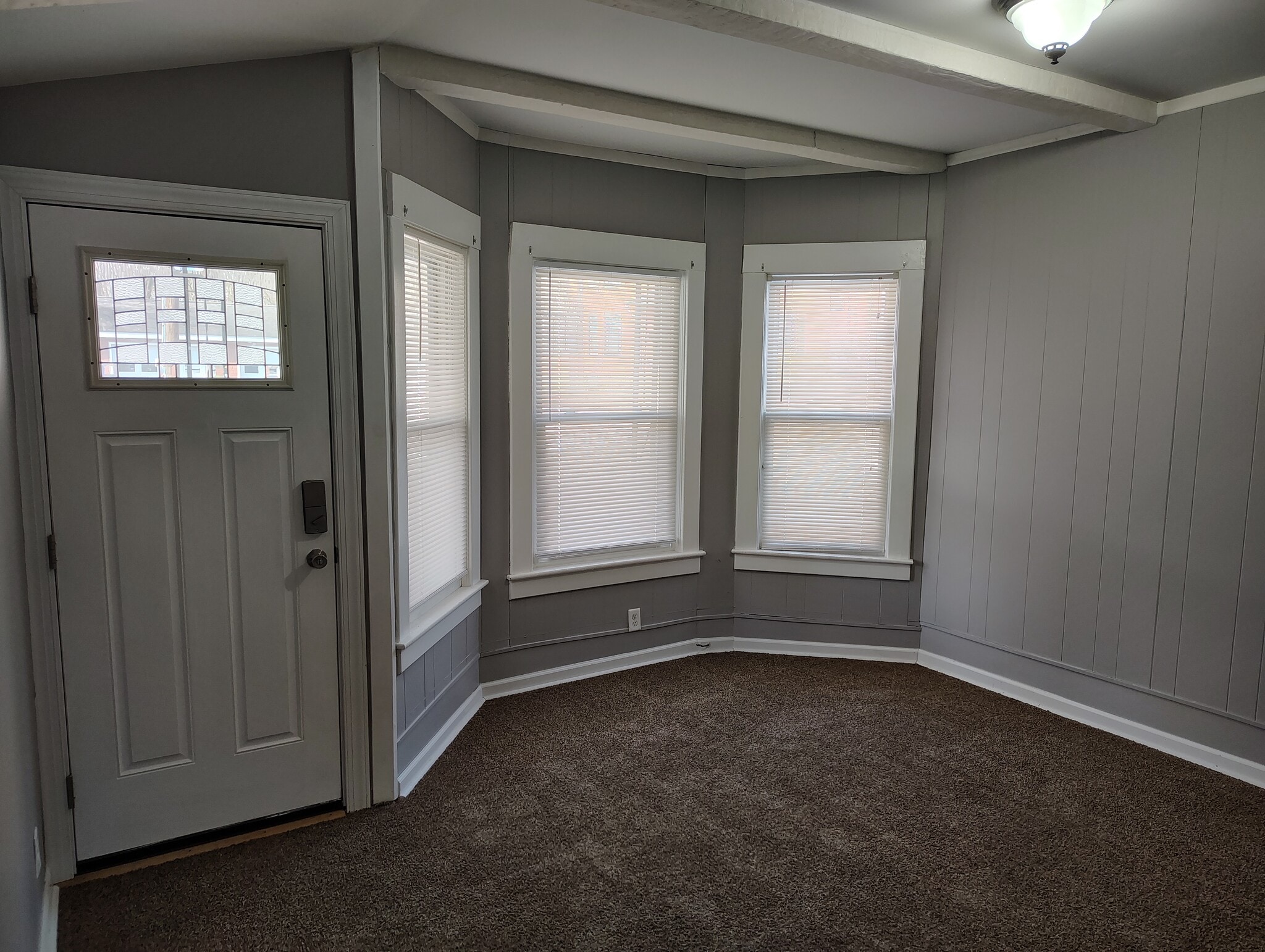 Living room - 20 Averill St