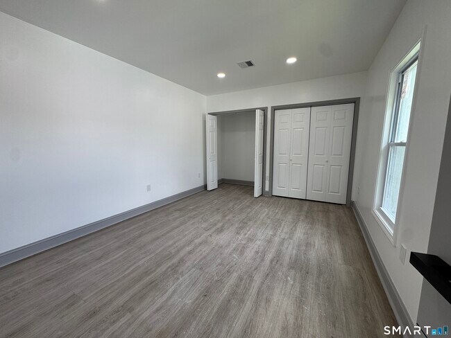 Building Photo - 128 Jewett St