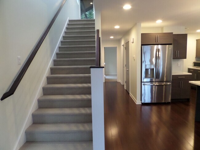 Building Photo - Immaculate and LARGE 4-Bedroom Home in Unb...