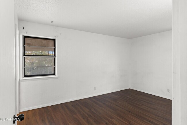 Building Photo - 5409 Edmonton Ave
