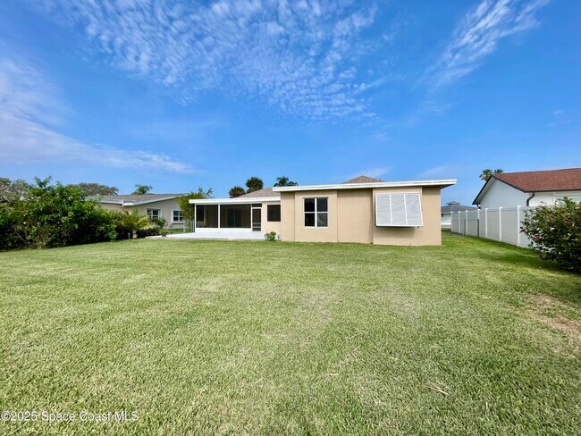 Building Photo - 48 Country Club Rd
